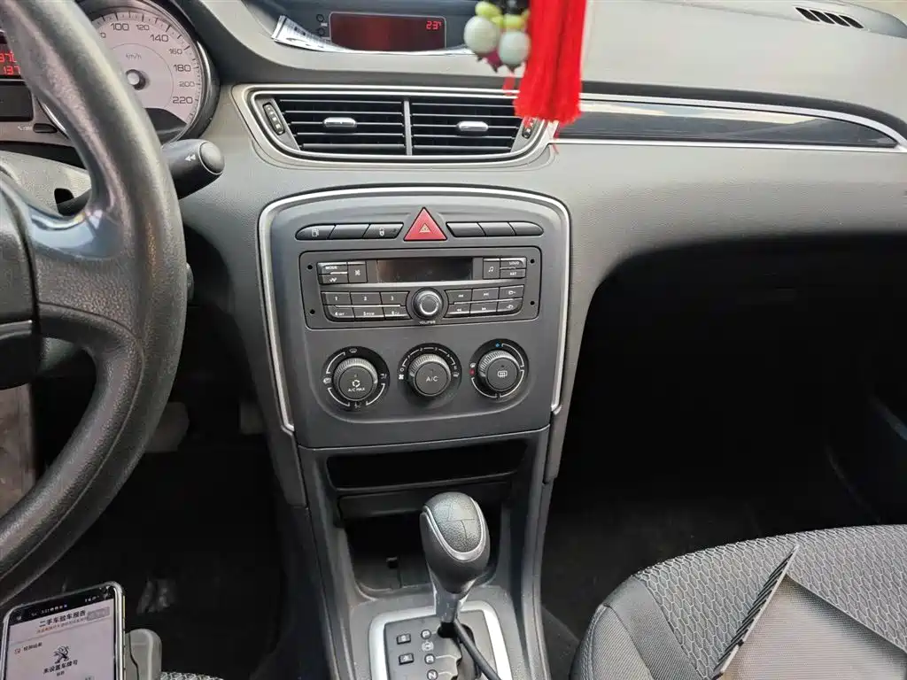 Peugeot 308 2014 Model Joy Edition Classic 1.6L Automatic Superior Style фото 13