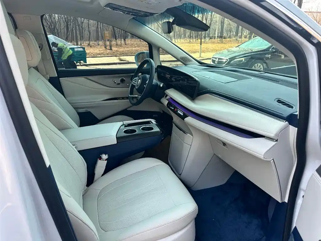 BUICK GL8 NEW ENERGY