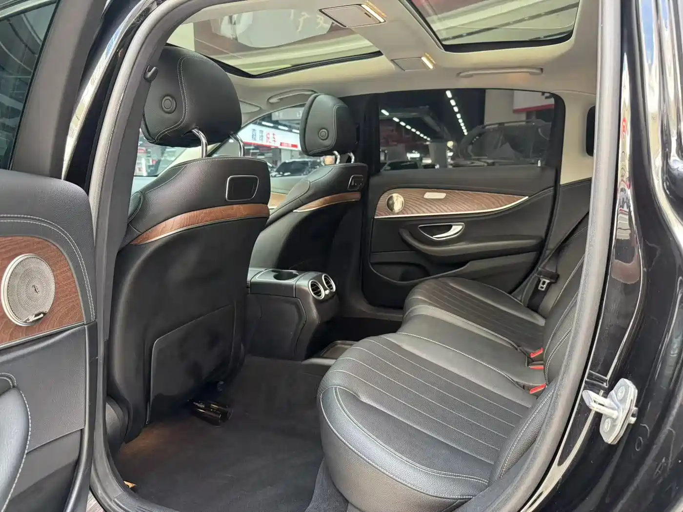 Mercedes-Benz E-Class 2016 E 300 L Fashion Type фото 5