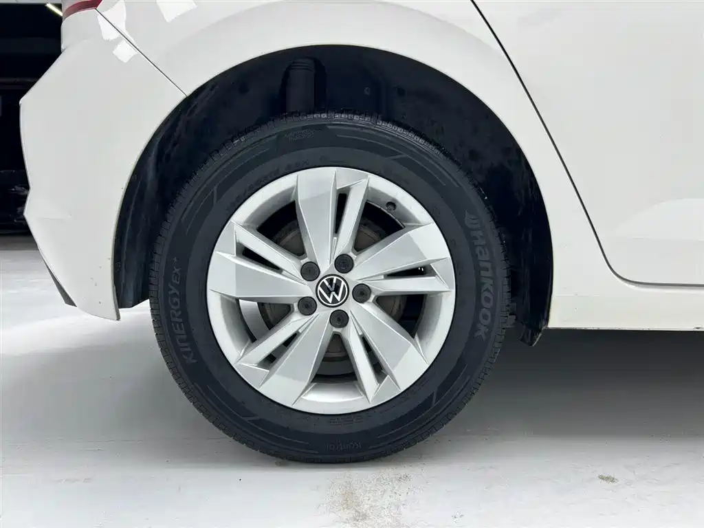 Volkswagen Polo 2021 Plus 1.5L Automatic Panorama Enjoyment Edition фото 21