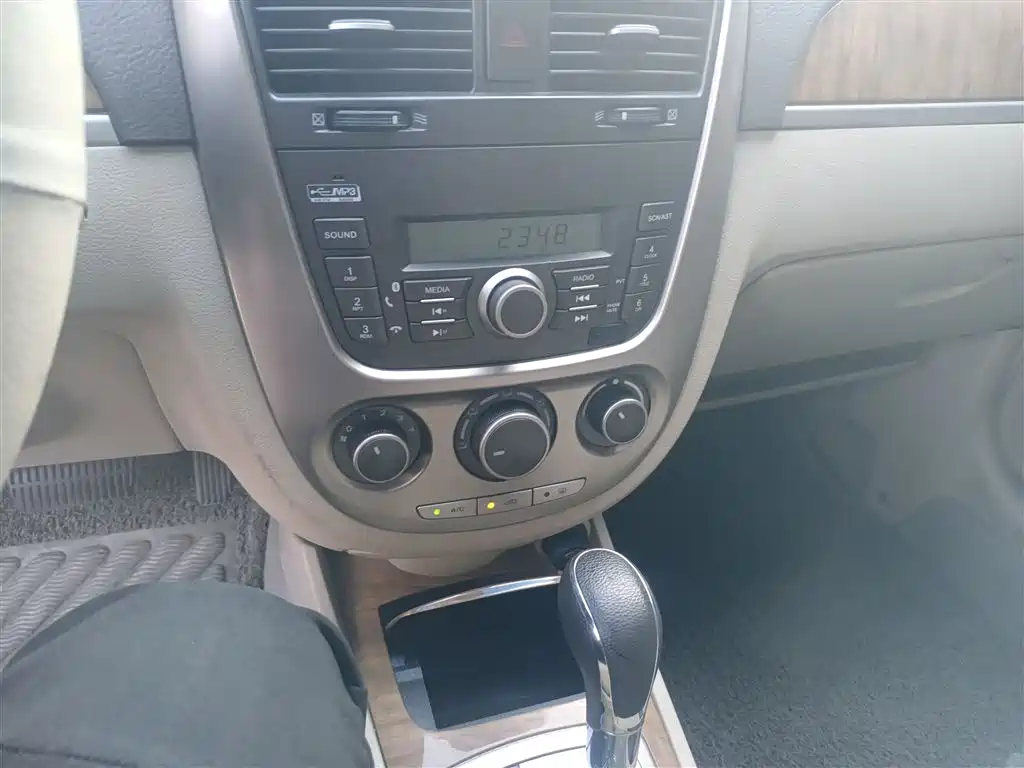 Buick Excelle 2015 1.5L Automatic Classic фото 13