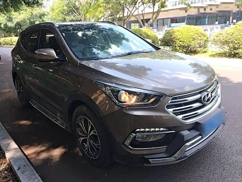 Фото 4 - Hyundai Santa Fe