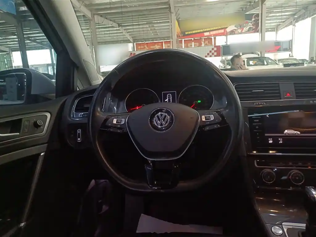 Volkswagen Golf 2020 Beloved Edition 200TSI DSG Comfort Progressive фото 11