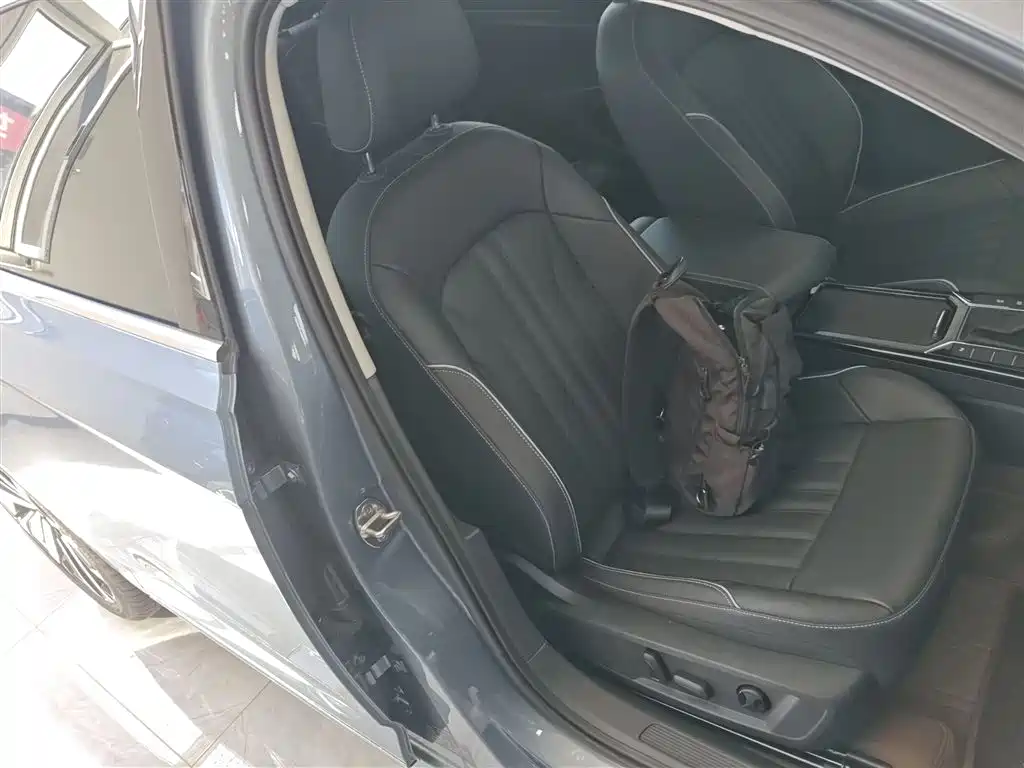 Volkswagen Passat 2022 330TSI Starlight Elite Edition фото 25
