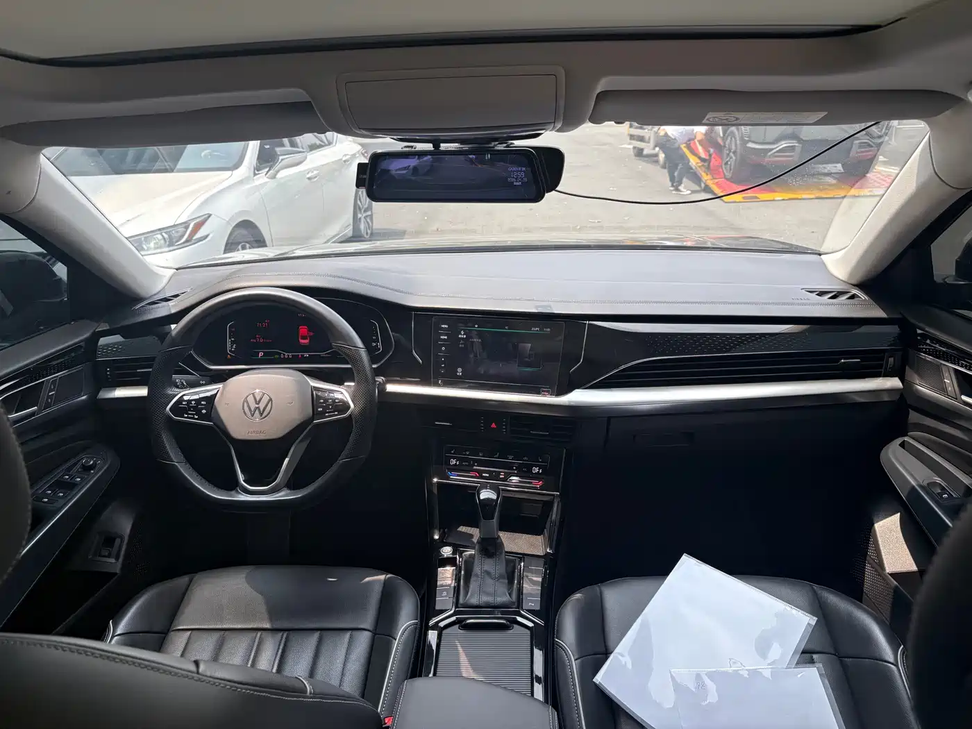 Volkswagen Passat 2023 Facelift 330TSI Starlight Elite Edition фото 12