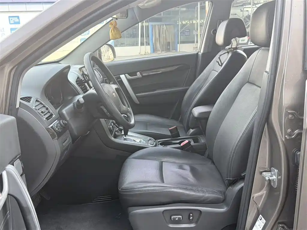 Chevrolet Captiva 2017 2.4L 2WD Luxury Edition 7-Seater фото 14