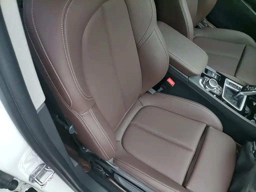 BMW 1 Series 2021 120i M Sport Shadow Edition фото 25