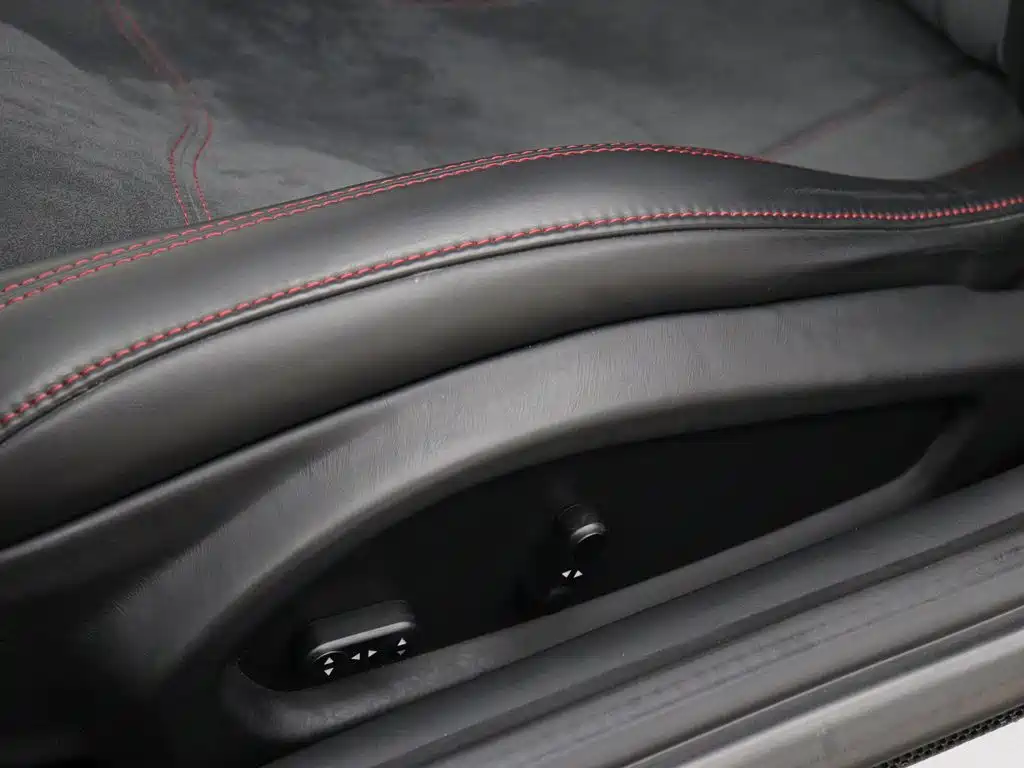 Photo 4 - Ferrari F12berlinetta