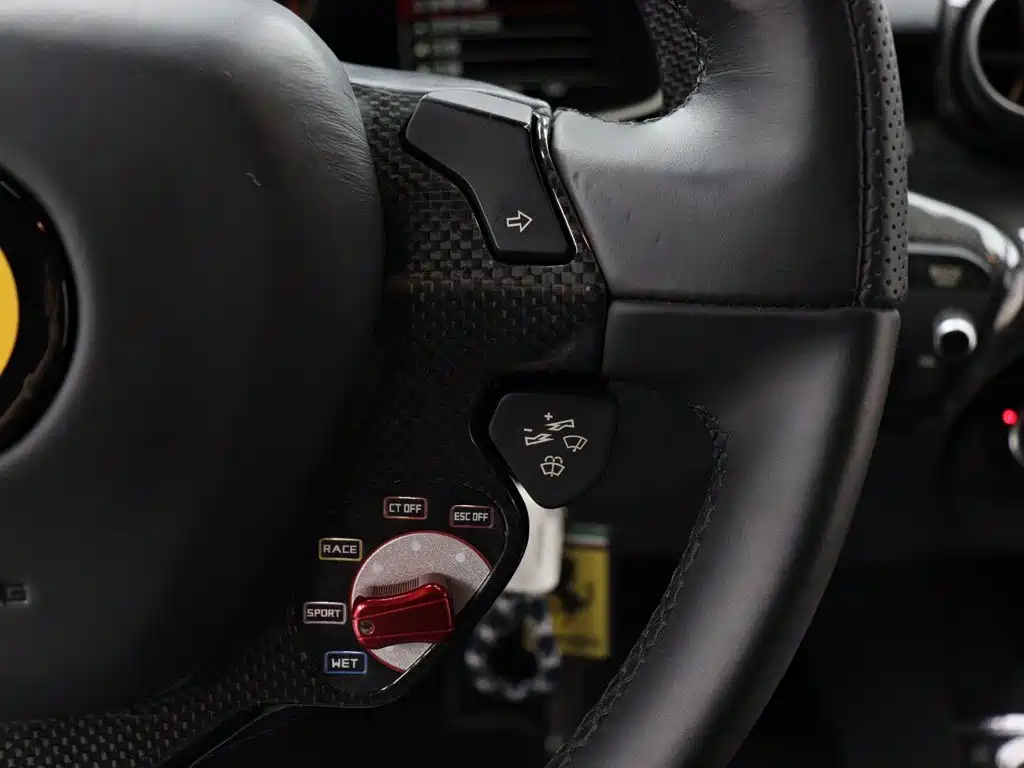 Photo 9 - Ferrari F12berlinetta