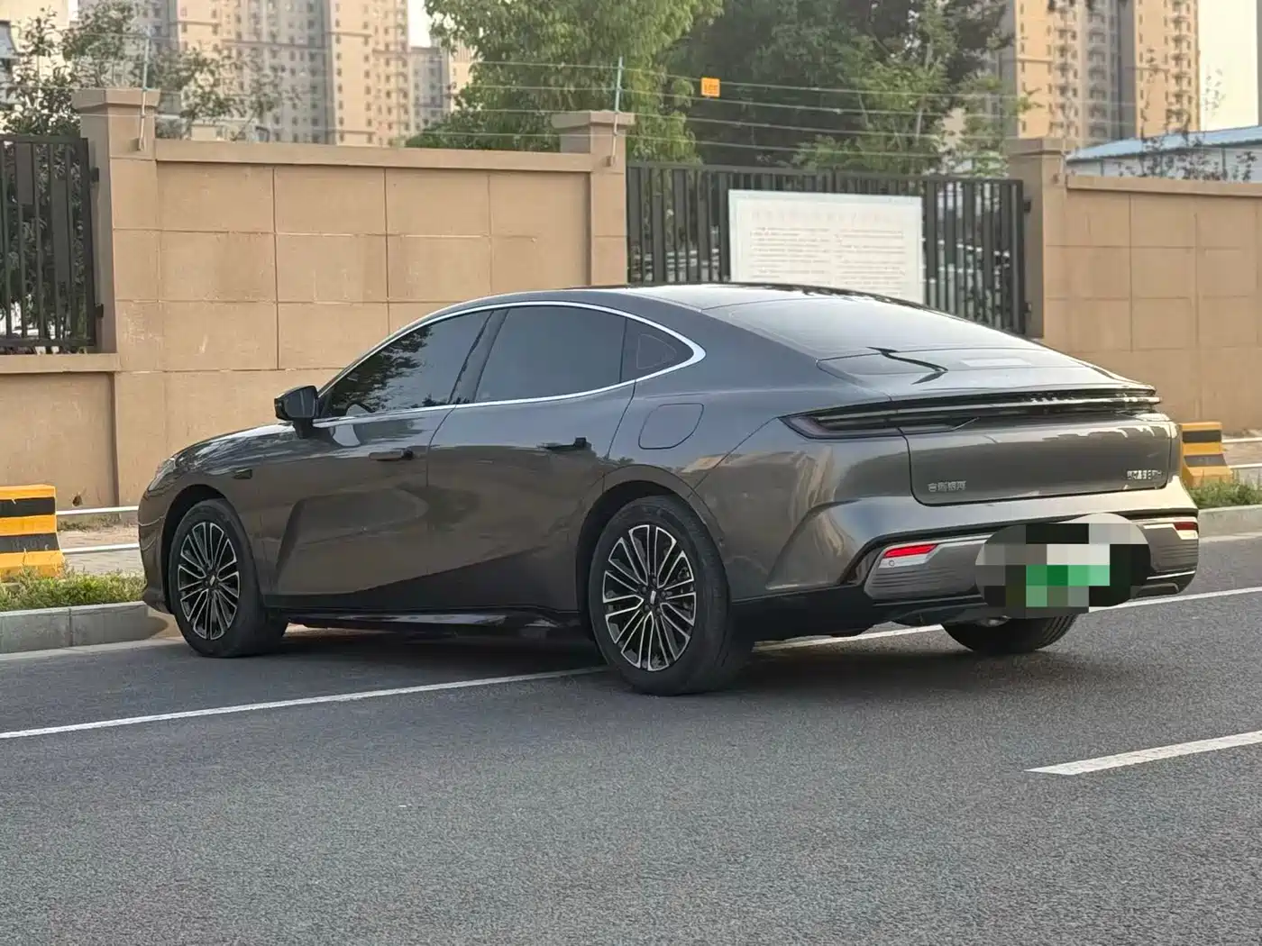 Geely Galaxy Galaxy Xingyao 8 2025 130km EM-i Premium Edition фото 9