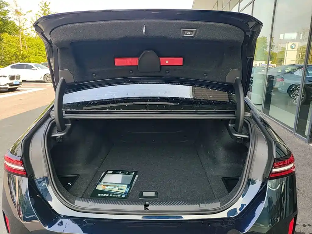 BMW i5 2025 2025 eDrive 35L M Sport Package
