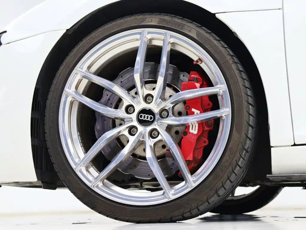 Фото 27 - Audi R8