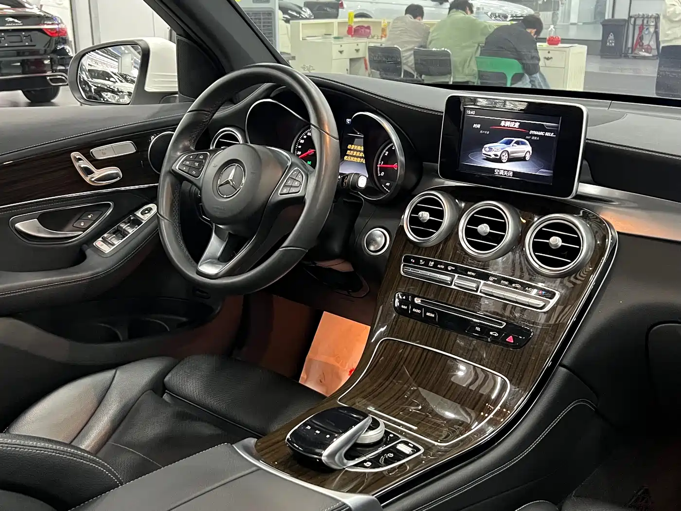 Mercedes-Benz GLC 2017 GLC 260 4MATIC Luxury фото 14