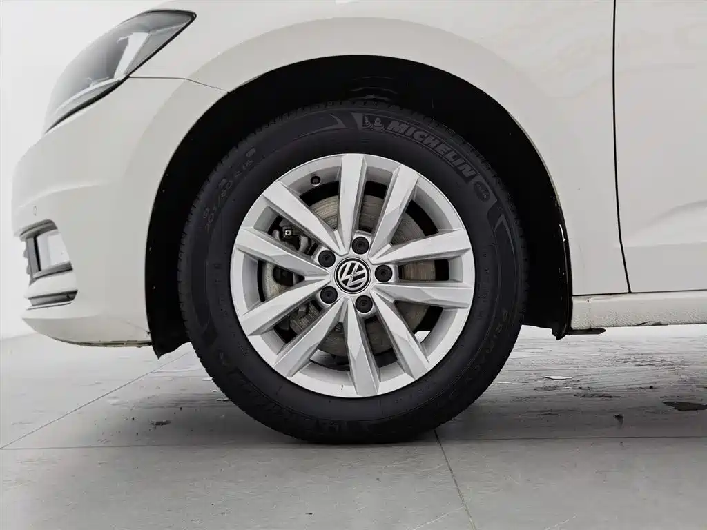 Volkswagen Touran 2018 Touran L 280TSI DSG Comfort 7-seater China V фото 17
