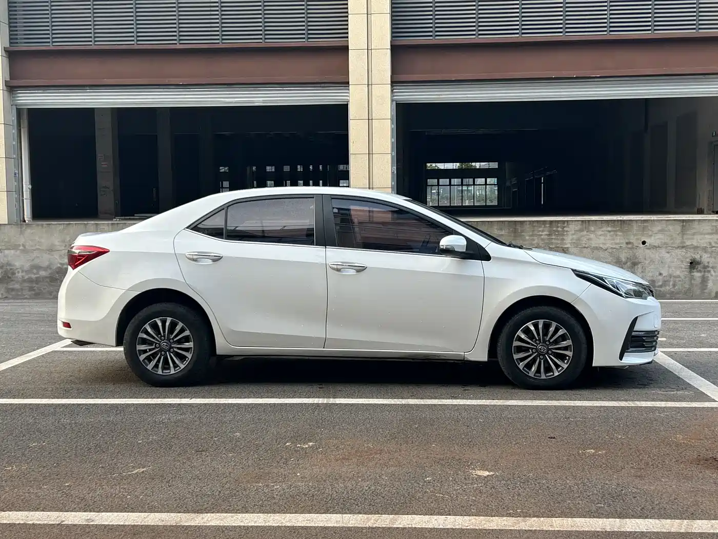 Toyota Corolla 2017 Facelift 1.2T S-CVT GL фото 3