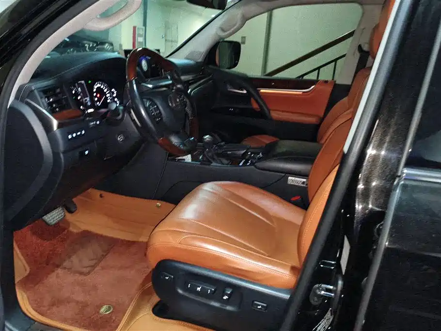 Lexus LX 2017 570 Peak Special Limited Edition фото 9