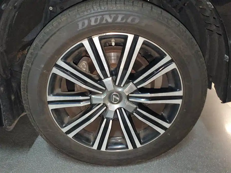 Lexus LX 2017 570 Peak Special Limited Edition фото 6