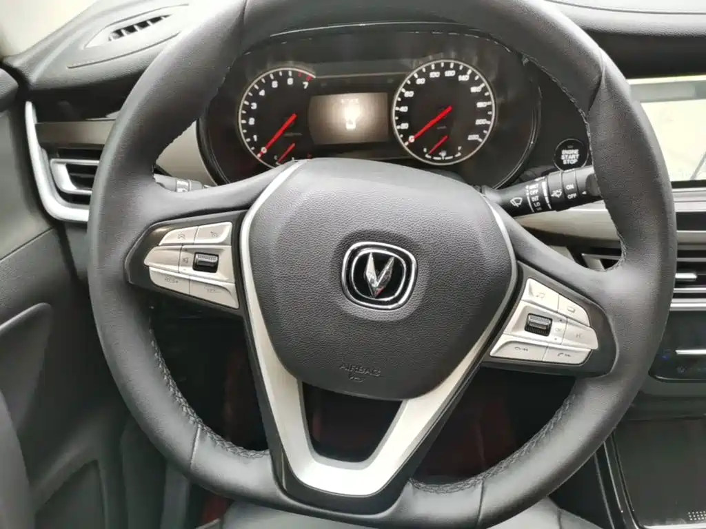 Фото 11 - Changan CS35 PLUS