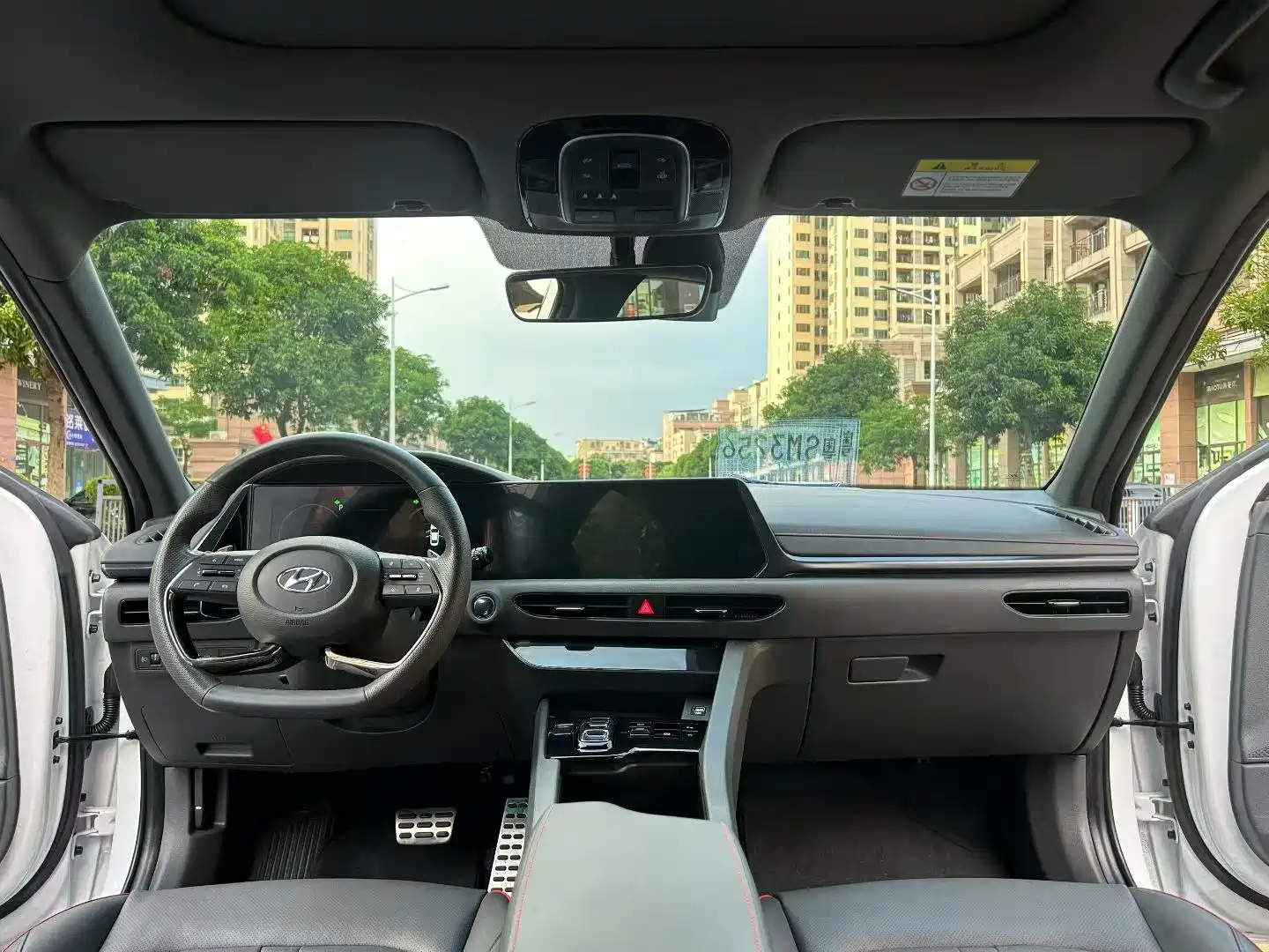 Photo 8 - Hyundai Sonata