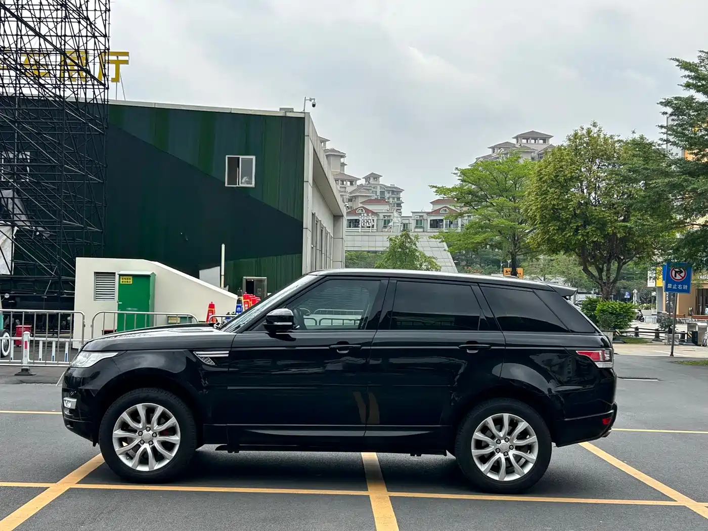 Land Rover Range Rover Sport 2014 3.0 SC V6 HSE фото 2