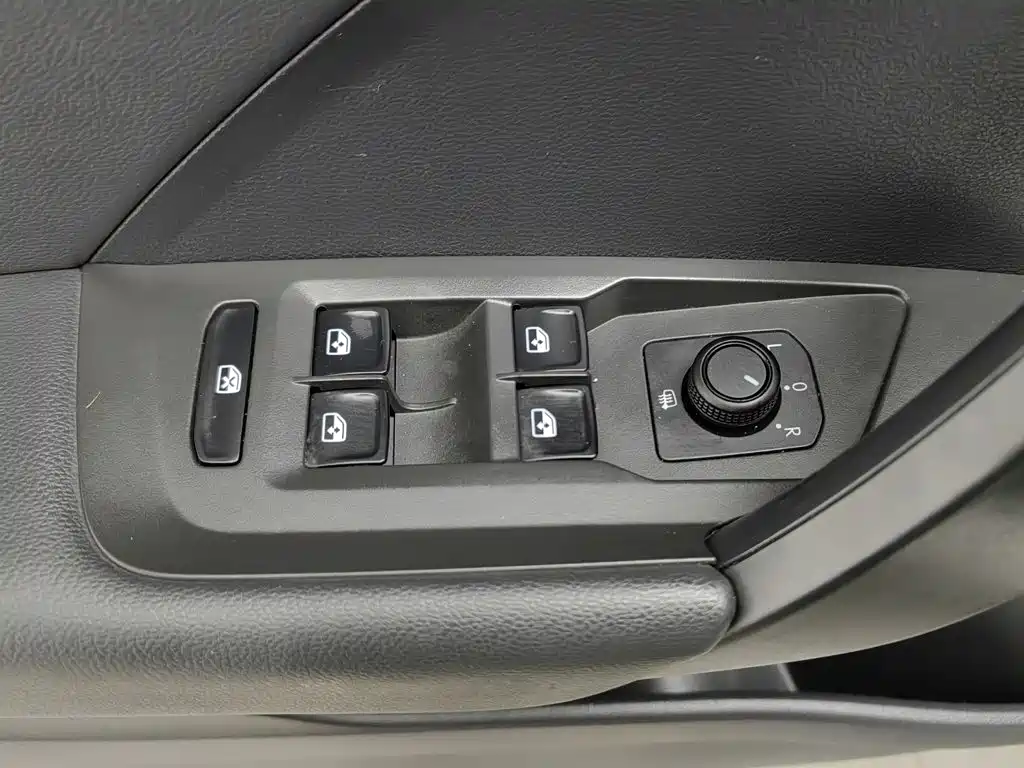 Фото 9 - Volkswagen Tharu
