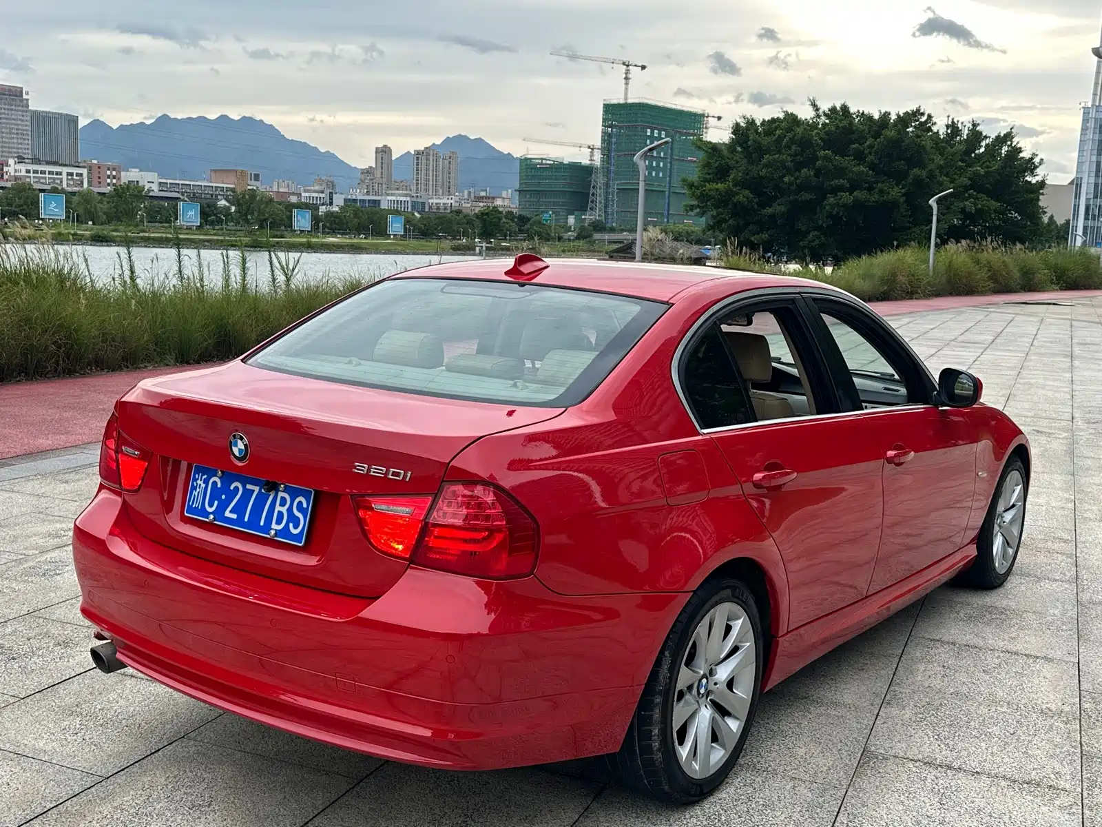 Photo 5 - BMW 3 Series