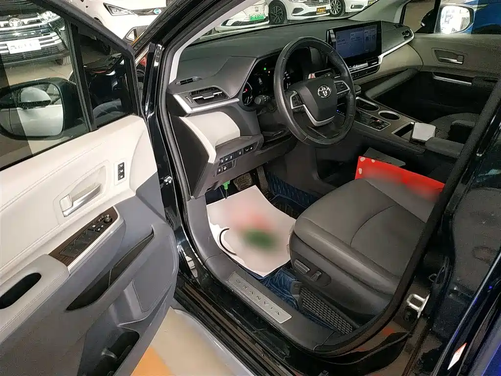 Toyota Granvia 2023 2.5L Hybrid Prestige PLUS Edition фото 12