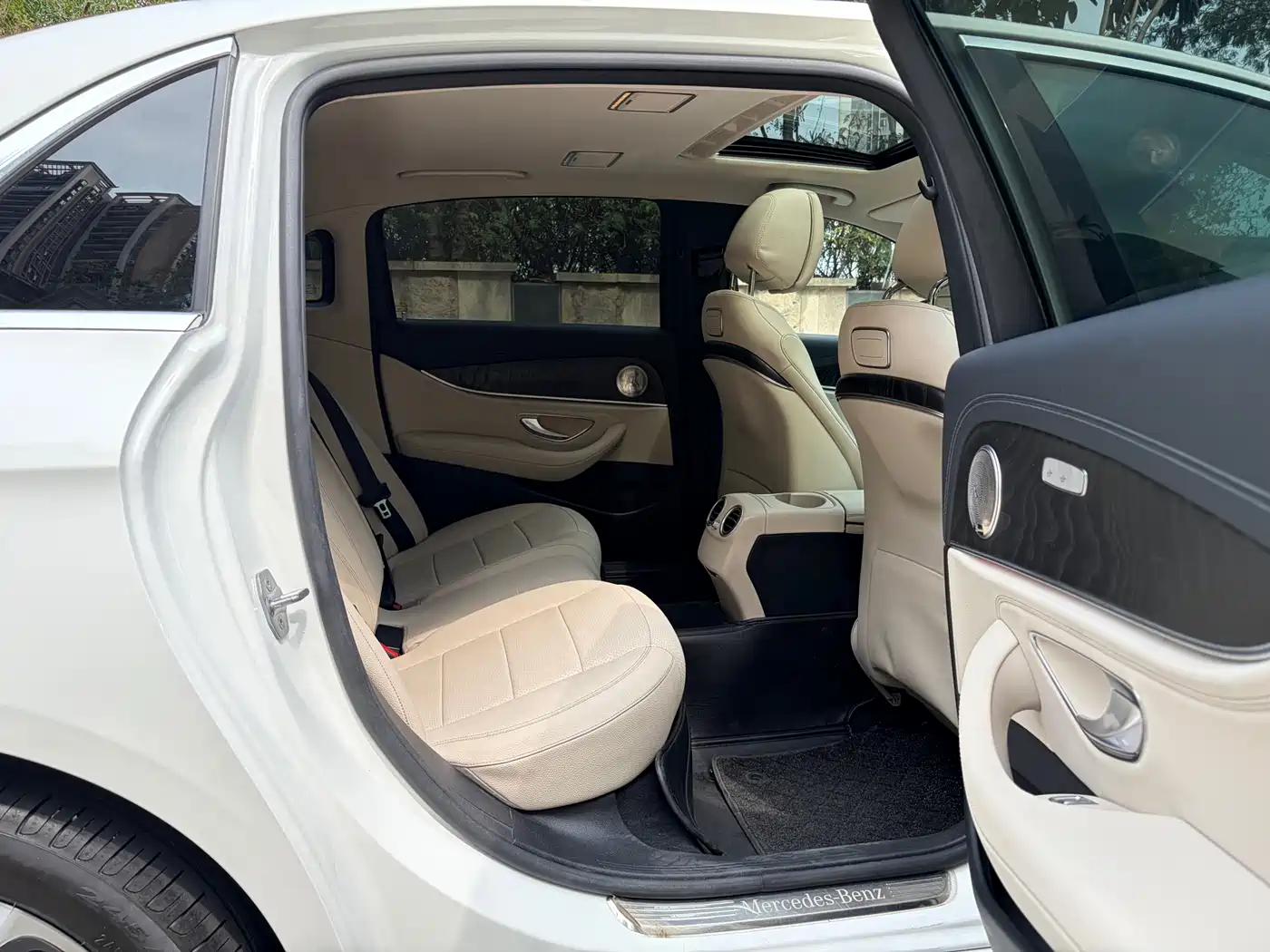 Mercedes-Benz E-Class 2016 E 300 L Sport Fashion Type фото 10