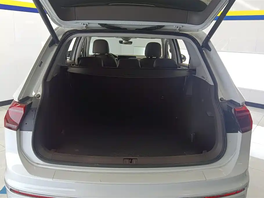 Volkswagen Tiguan L 2023 Facelift 330TSI Auto FWD R-Line Premium фото 4