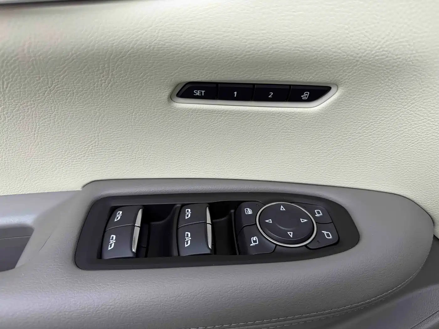 Cadillac XT5 2023 2.0T 2WD Fashion Edition фото 15