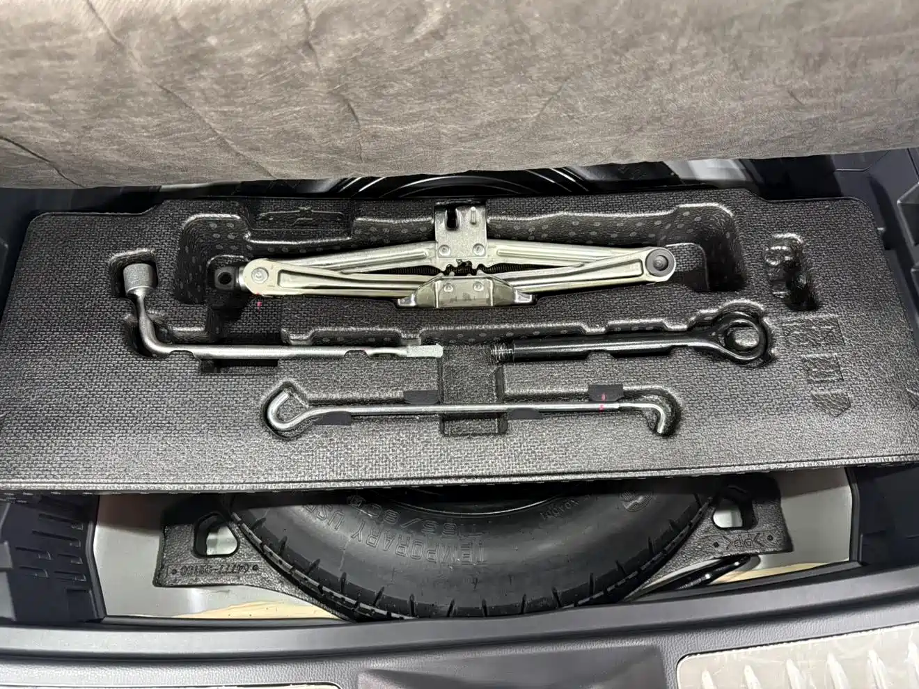 Toyota Venza 2022 Dual Engine 2.5L CVT 4WD Supreme фото 7