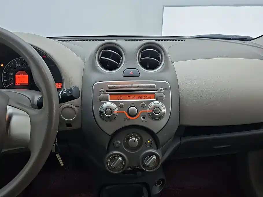 Nissan March 2014 2010 1.5L Manual Easy-Shine Edition