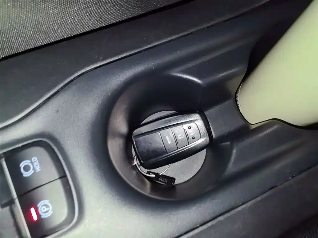 Toyota Corolla 2021 Hybrid 1.8L E-CVT Pioneer Edition фото 12