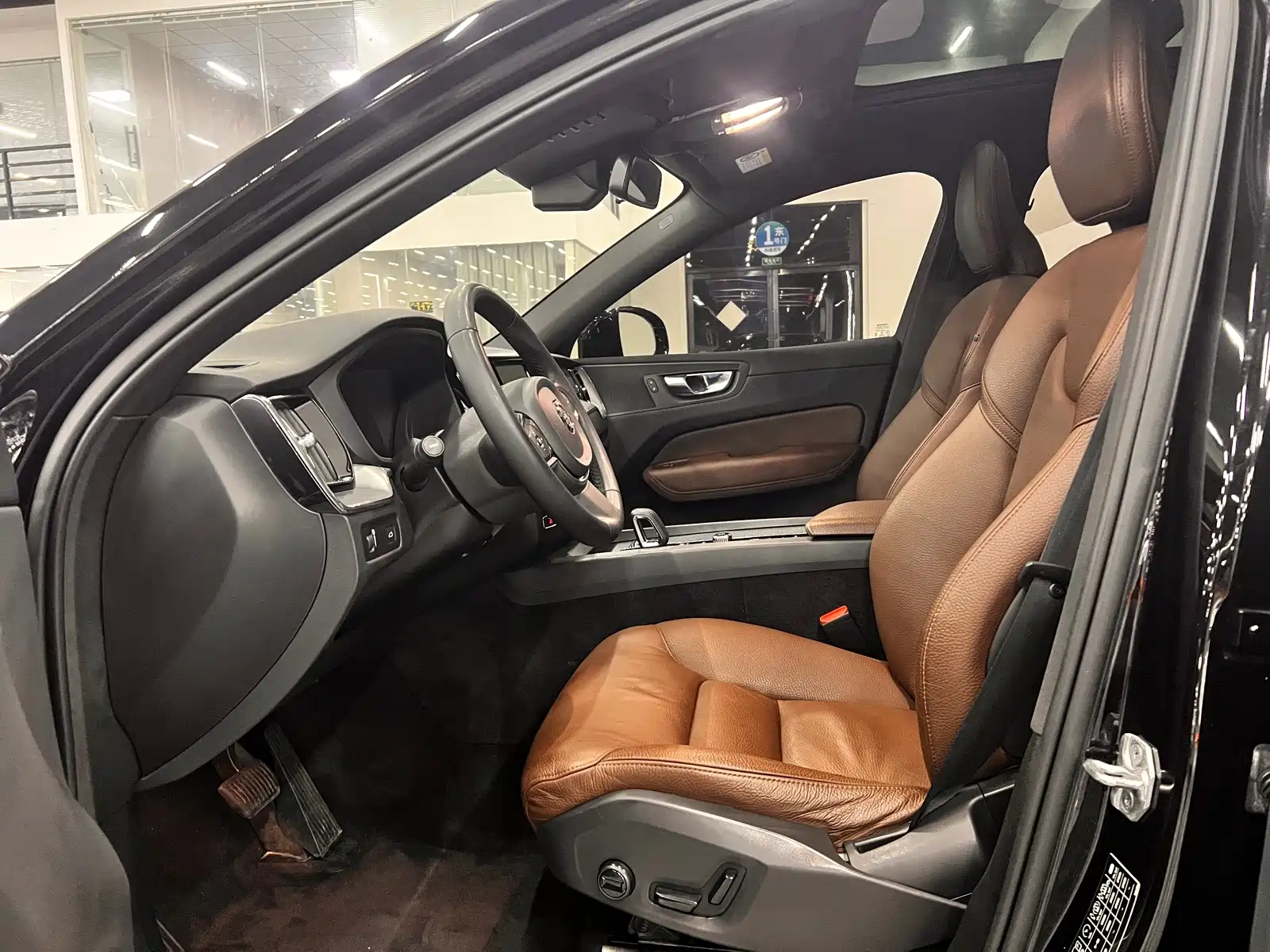 Фото 21 - Volvo XC60