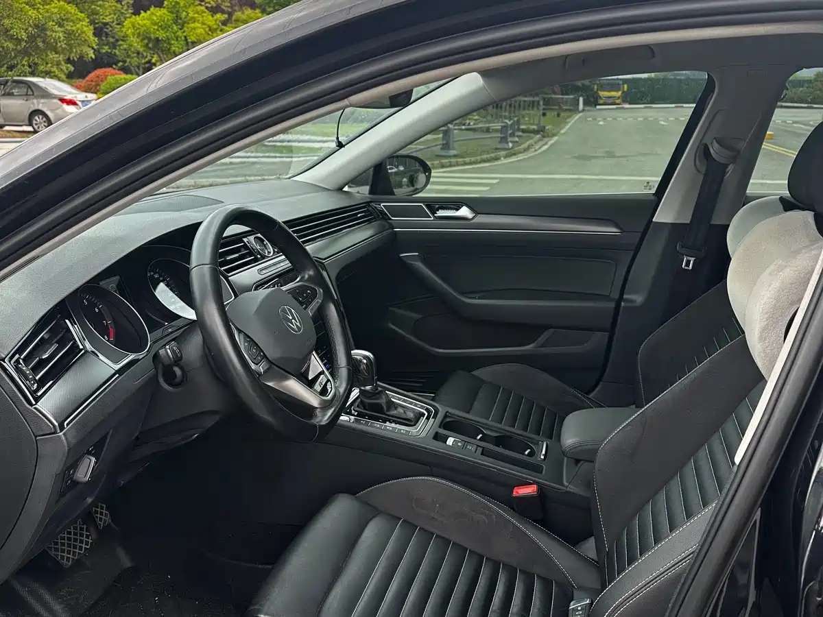 Volkswagen Magotan 2020 330TSI DSG Luxury фото 10