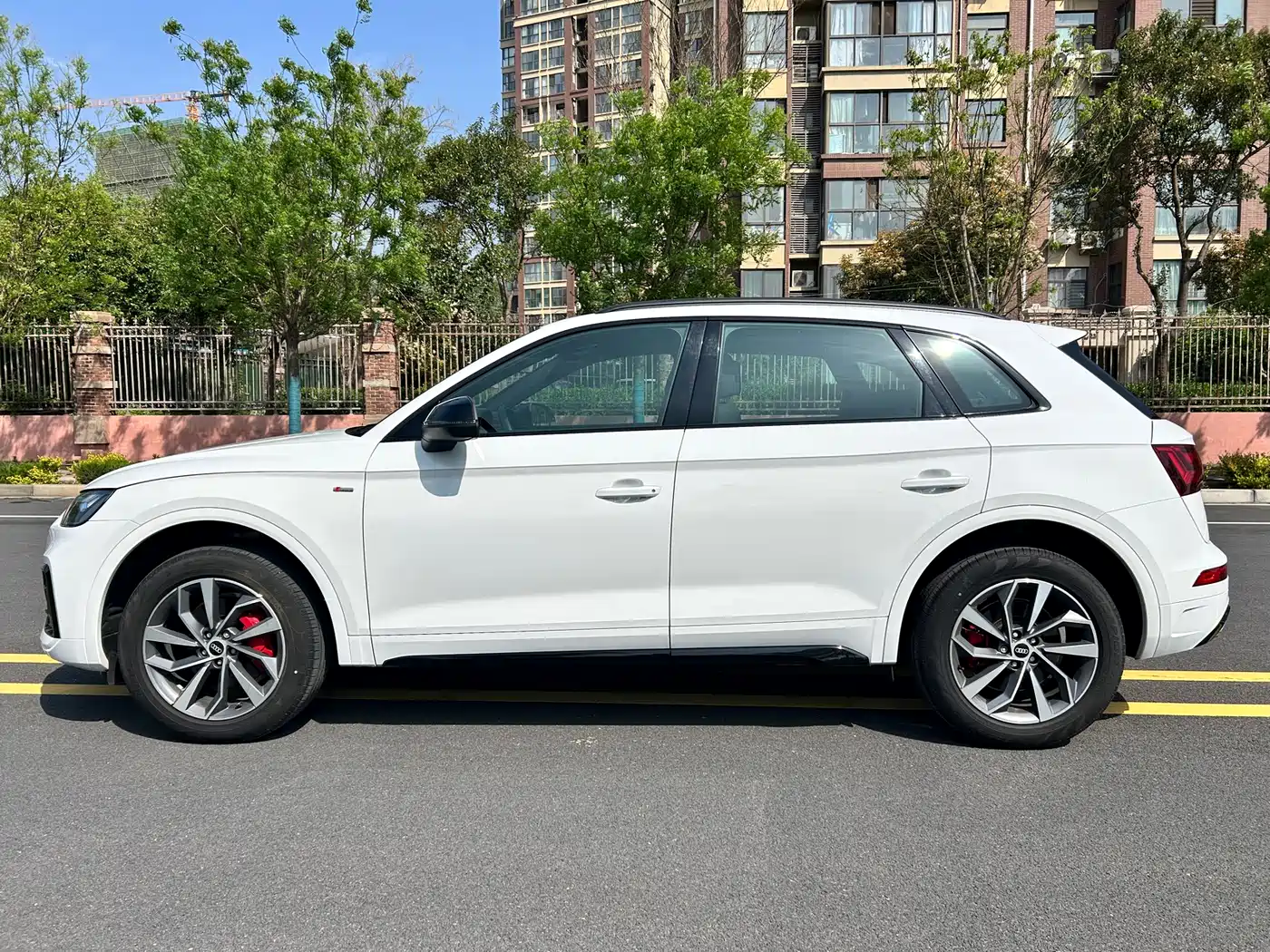 Audi Q5L 2023 40T Luxury Dynamic фото 5