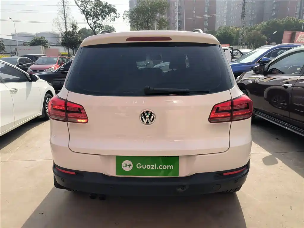 VOLKSWAGEN TIGUAN