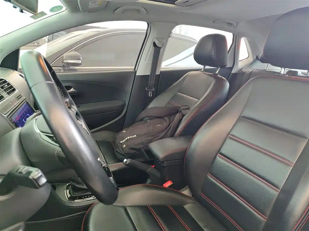 Volkswagen Polo 2016 1.6L Automatic Comfort фото 15