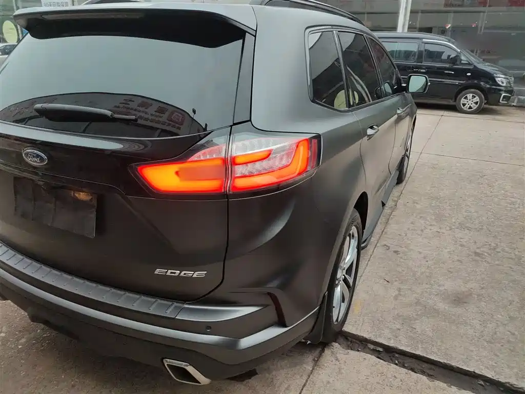 Фото 24 - Ford Edge