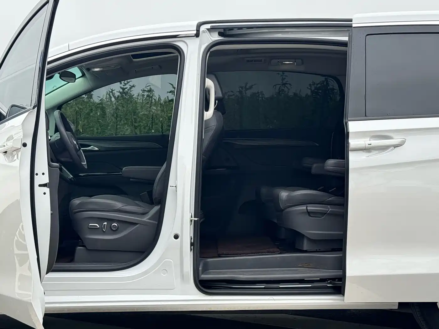Buick GL8 New Energy 2026 2025 Landlux Smart Edition 7-seater