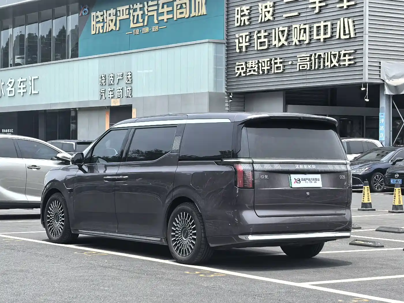 ZEEKR 009 2025 2024 6-seat Executive AWD 108kWh