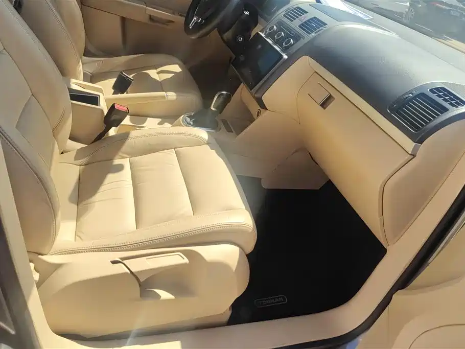 Volkswagen Touran 2011 1.4T DSG Smart Elegance 5-seater фото 8