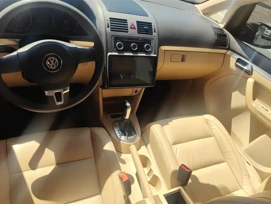 Volkswagen Touran 2011 1.4T DSG Smart Elegance 5-seater фото 16