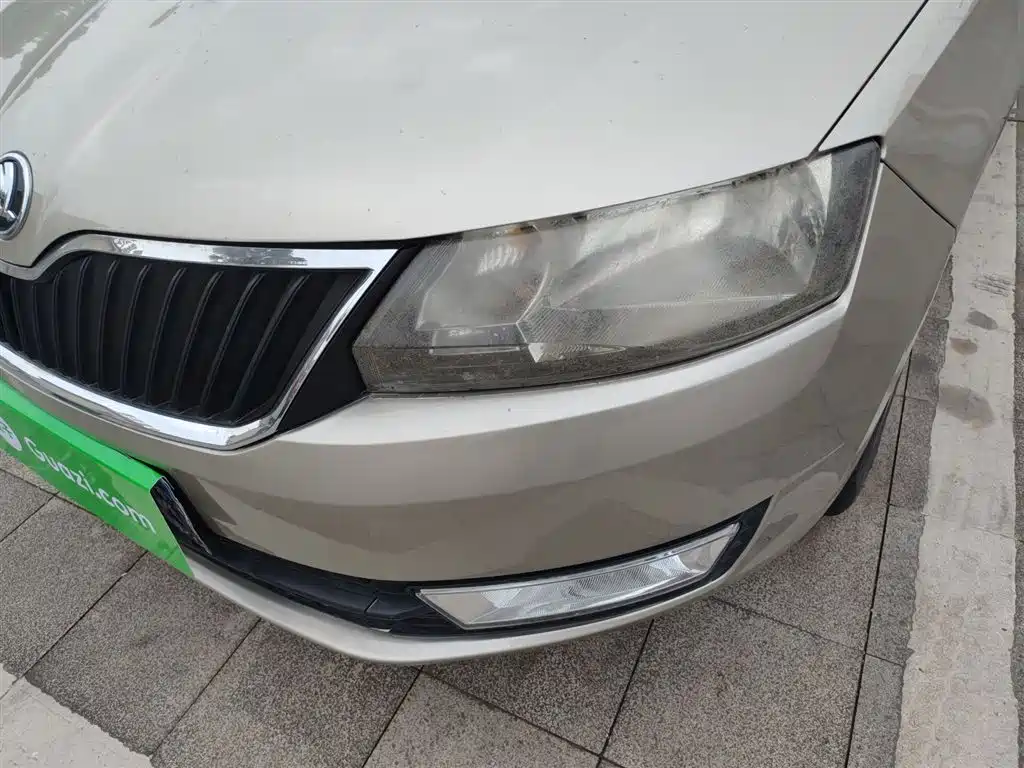 Škoda Rapid 2016 1.6L Manual Pioneer Edition фото 24