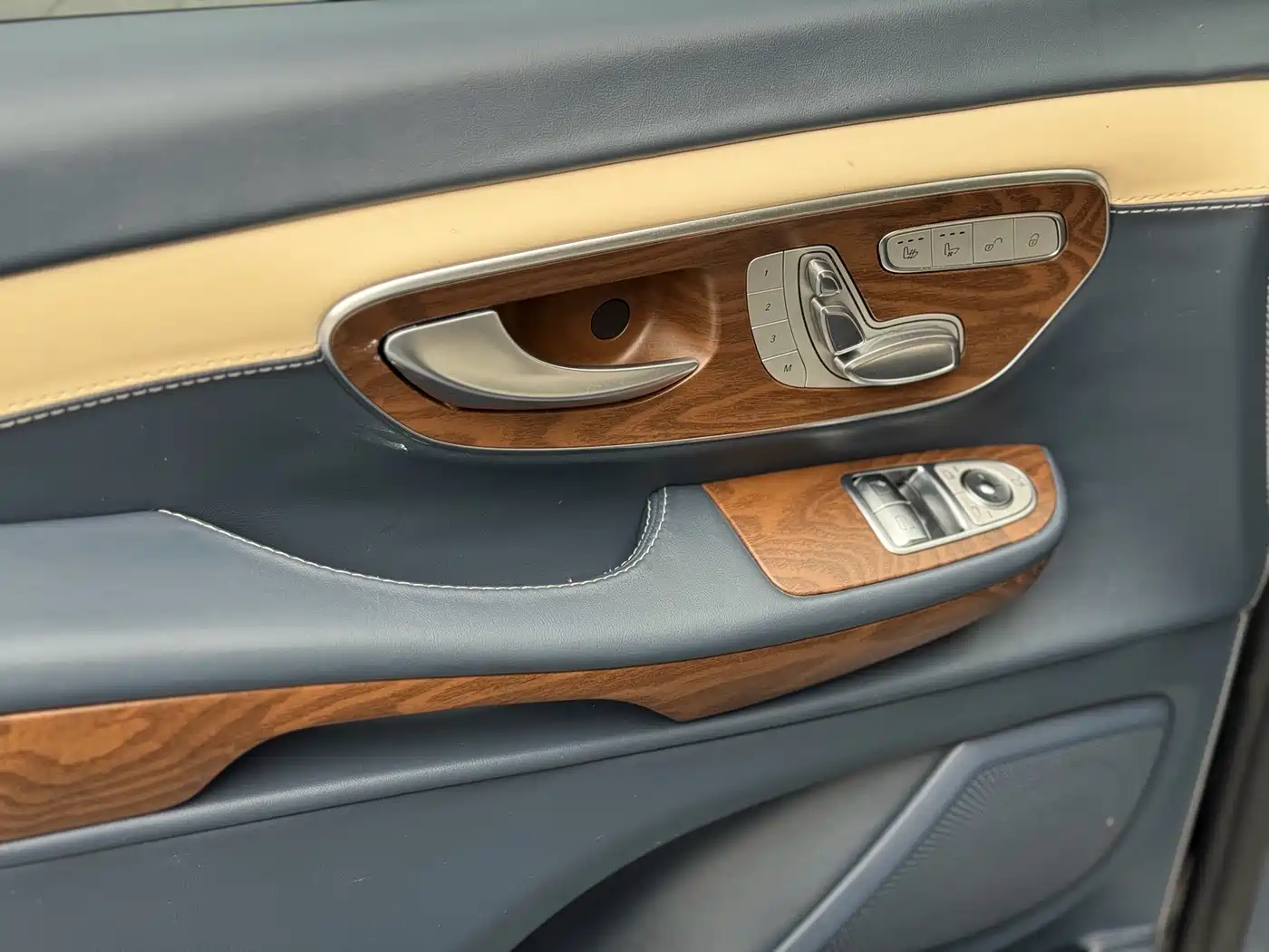 Mercedes-Benz V-Class 2022 V 260 L Long Wheelbase Luxury Edition фото 5