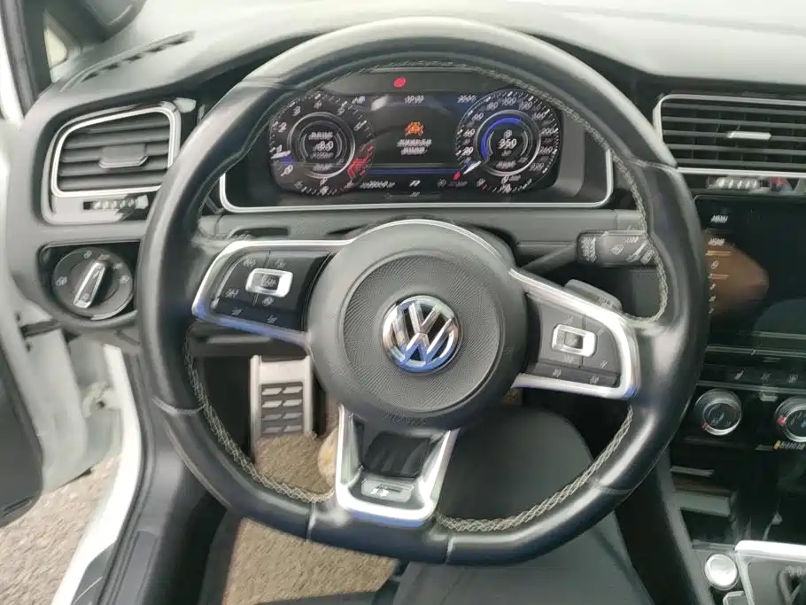 Фото 15 - Volkswagen Golf