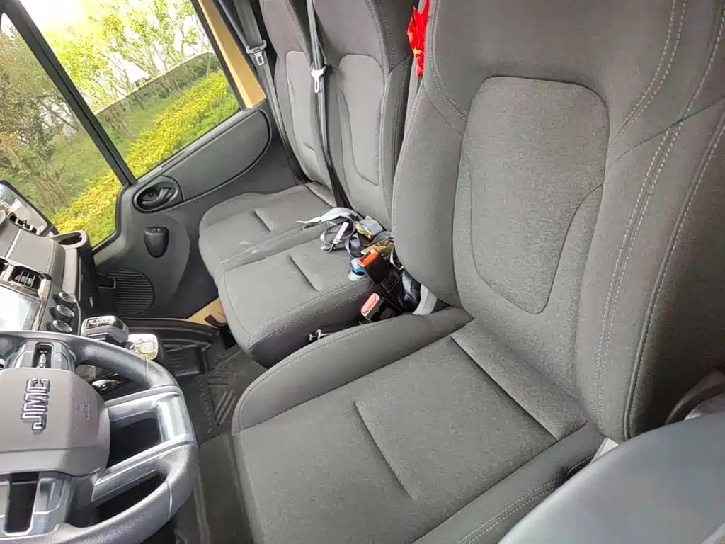 Jiangling JMC Fushun 2025 2025 Model 2.0T 8AT Diesel Medium Wheelbase Medium-High Roof Commercial Van 2/3 Seats