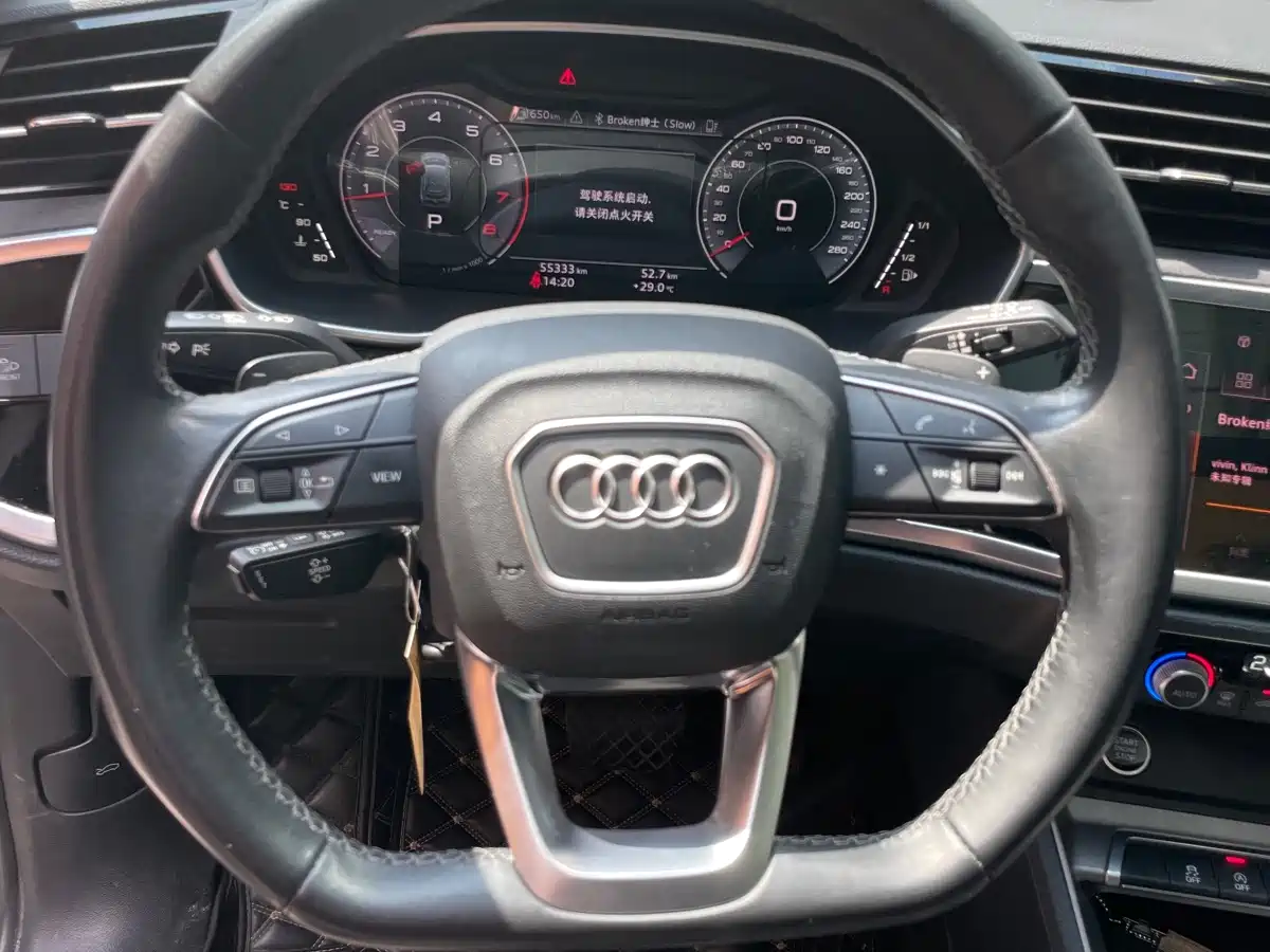 AUDI Q3