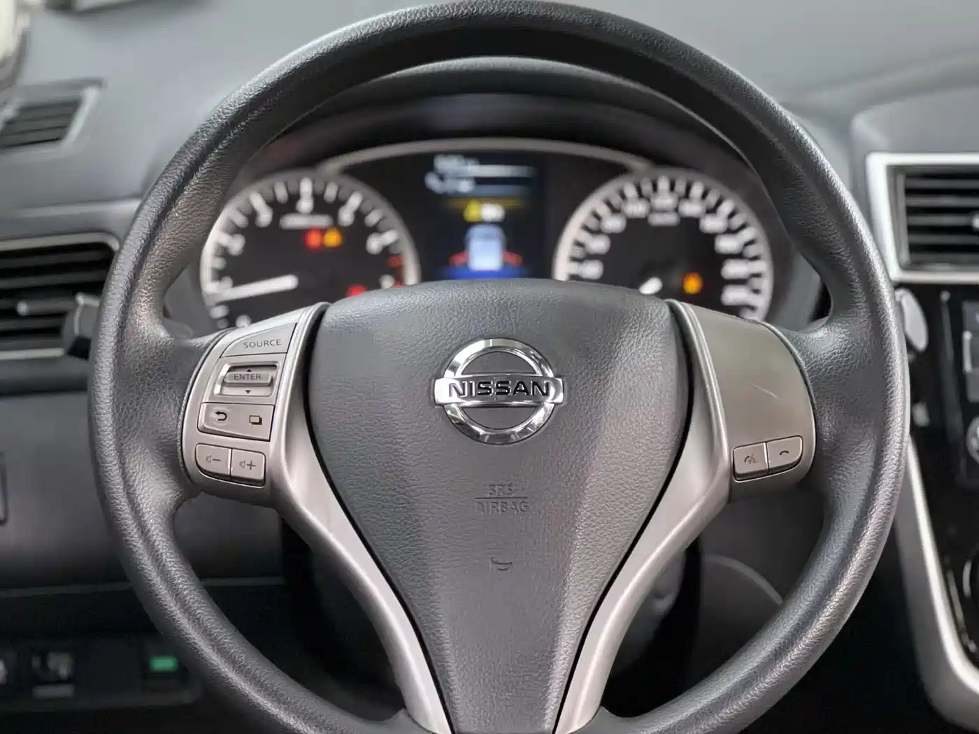 Фото 2 - Nissan Tiida