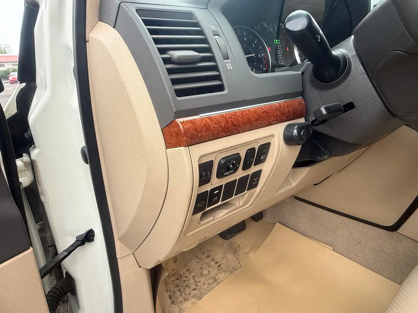 Toyota Land Cruiser (Import) 2015 4.6L V8 Middle East Limited Edition фото 10